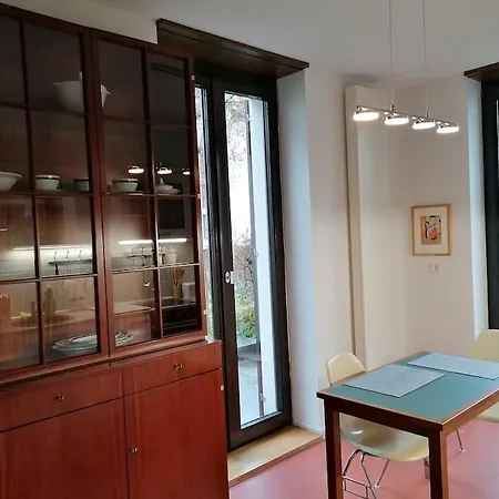 Apartment Exklusive In Architekten Villa, Naehe Theater